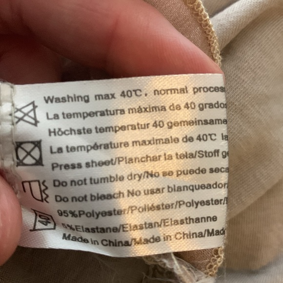 NWOT. Woman’s long sleeve tunic style top with round neckline and contrast hem. - Picture 9 of 10